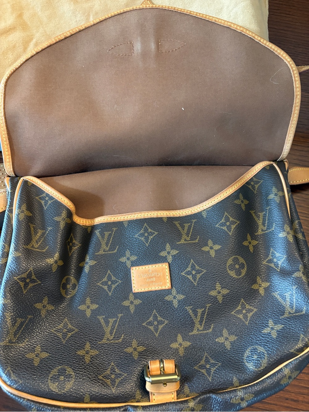 💯% Authentic! Louis Vuitton Monogram Saumur 30 crossbody bag. vachetta Leather. - Picture 3 of 9